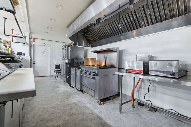 Hood line: range, convection oven and warming units